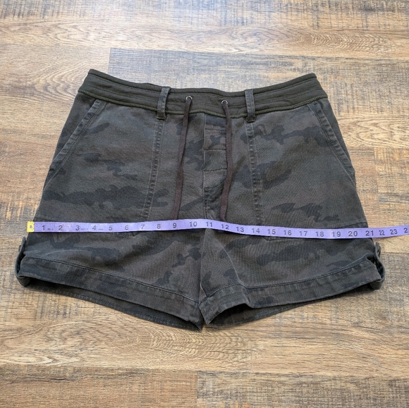 Standard James Perse Shorts Camo Casual Pockets Womens Medium 2 - Picture 4 of 8